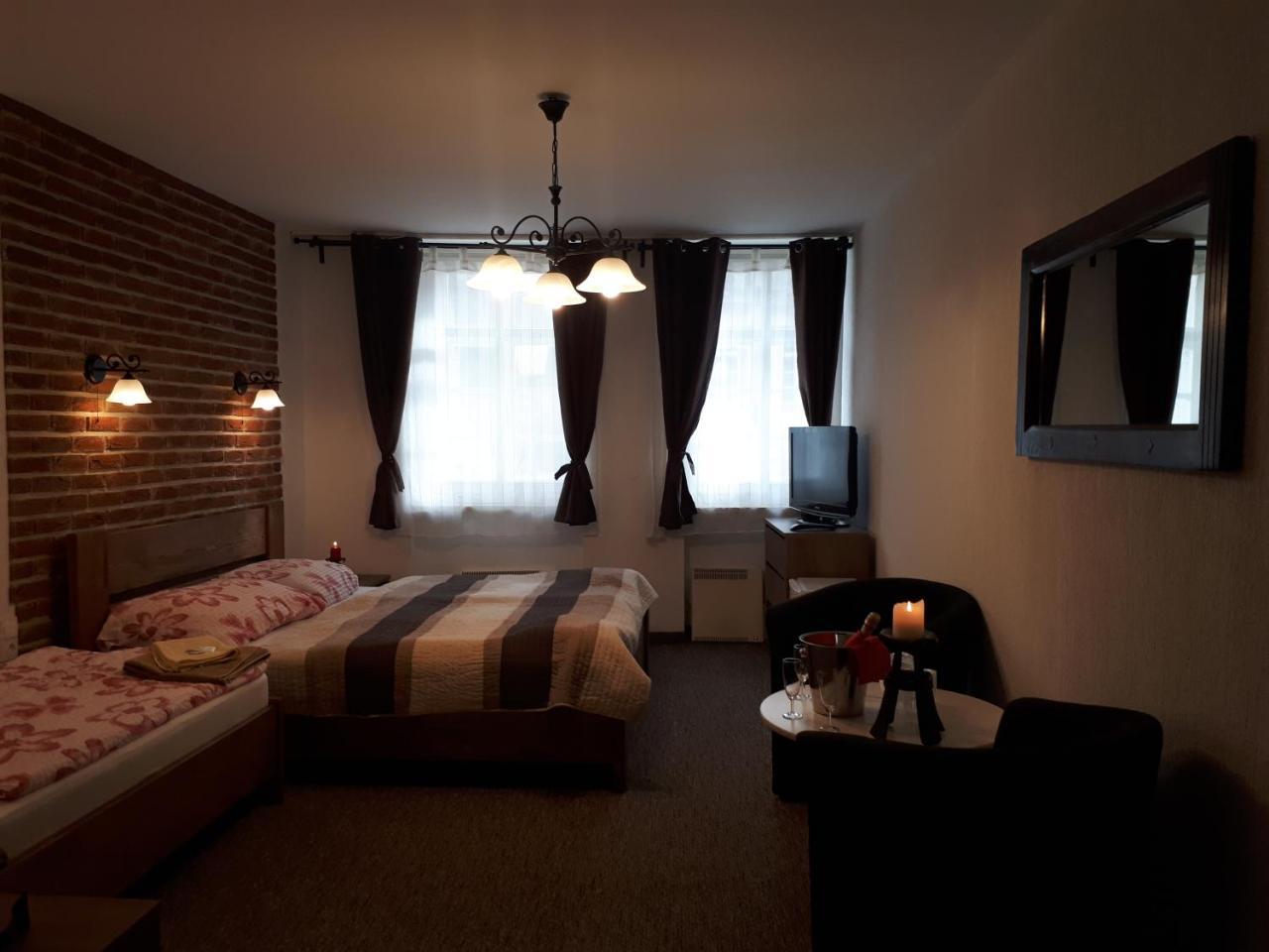 Penzion - Restaurant U Zamku Bečov nad Teplou 外观 照片